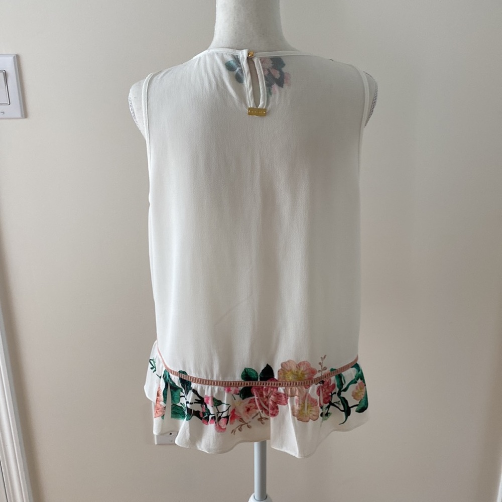 Floral blouse - Picture 5 of 8